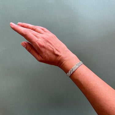 Brazalete Telar Plata Mini Difuminado Gris Aperlado